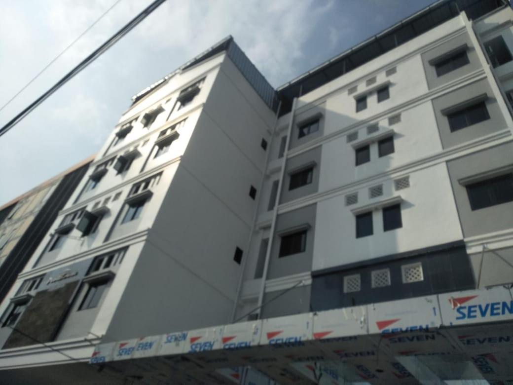 Penthouse Hotel Jakarta Exterior photo