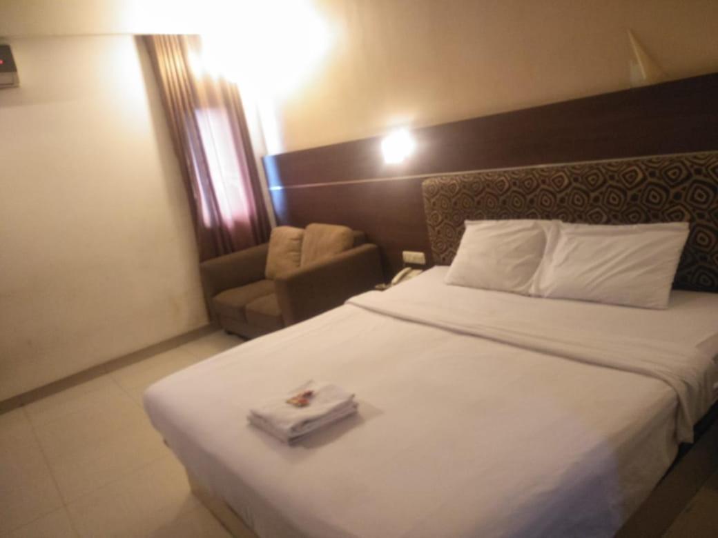 Penthouse Hotel Jakarta Exterior photo